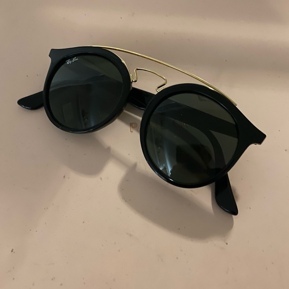 ray ban sunglasses - Picture 1 of 3